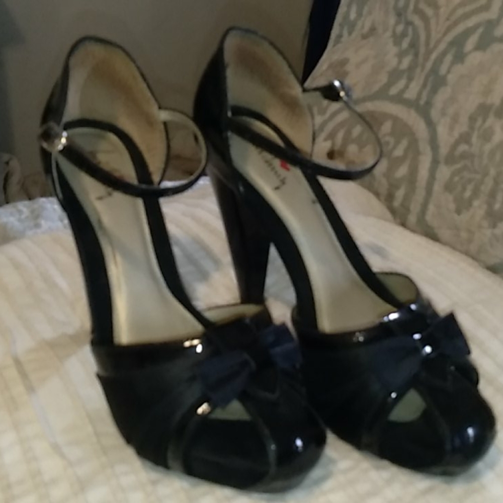 Luichiny black patent ankle strap